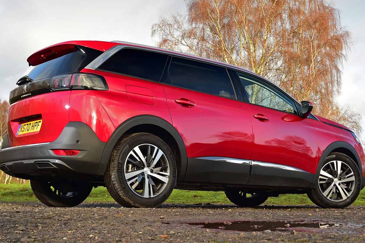 StriveME - بيجو 5008 في السعودية واهم مميزات الاس يو في الفرنسية